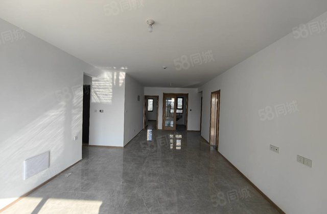 东关瑞府。文轩总部。新房未住。业主急售，四叶草户型