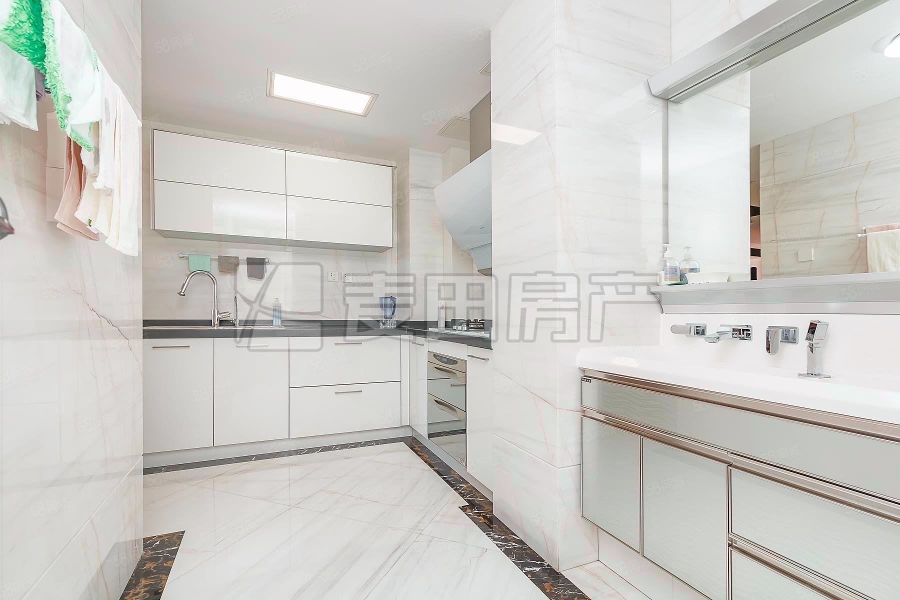 棕櫚泉國際公寓2室2廳1衛(wèi)136㎡東南1249萬