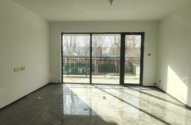 急用钱可走一手!电梯小高层，东边户前排全天采光，4室2卫