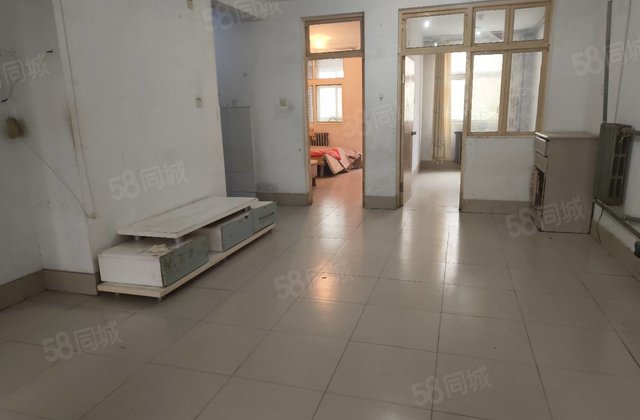 文轩本部低楼层，东关国际对过小区停车方便