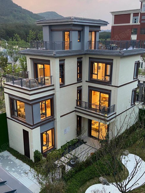 融创春山宸望99平新中式网红小别墅实得300平带私家车位