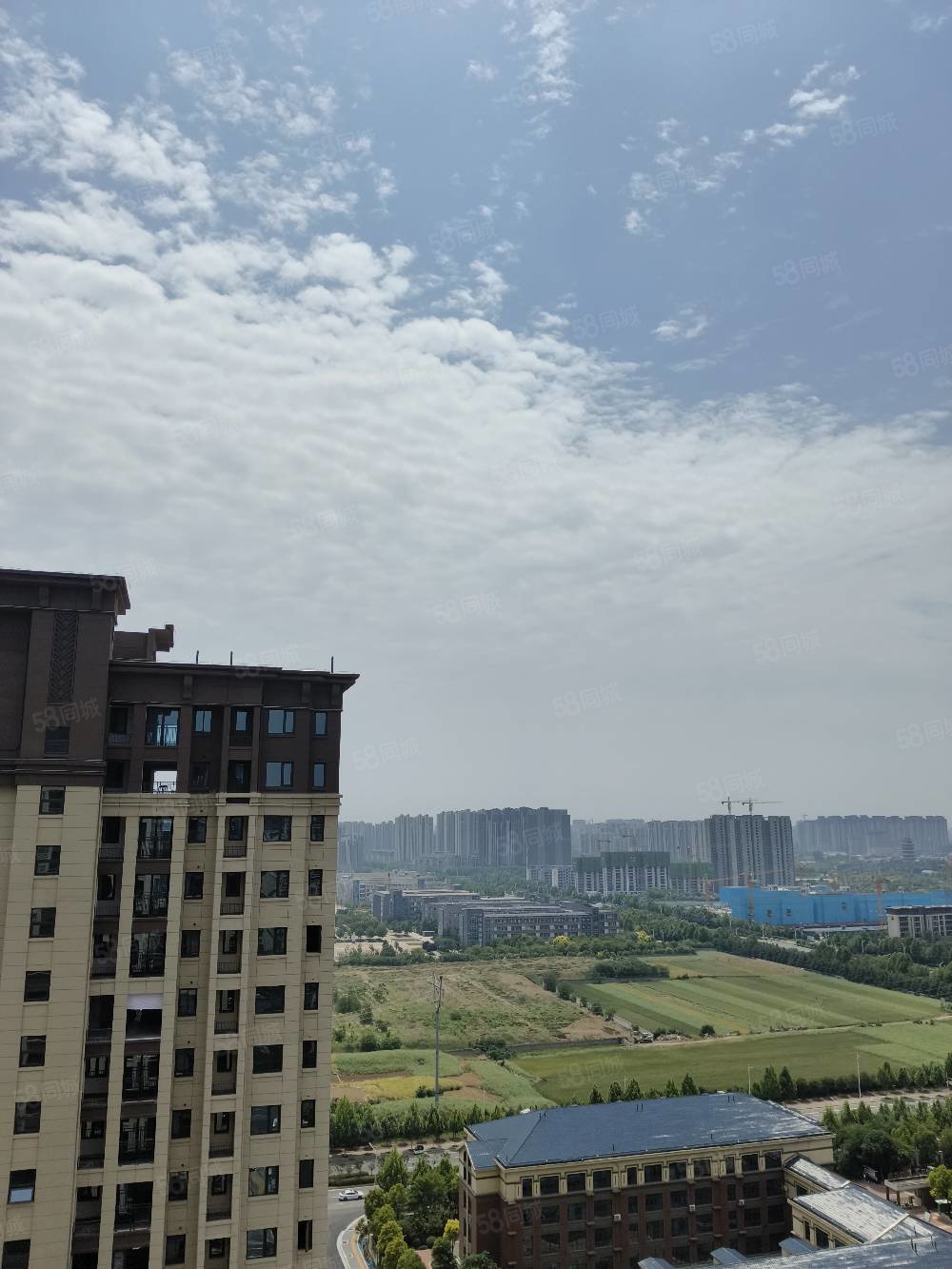 腾飞芙蓉湖畔3室2厅2卫132㎡西92万