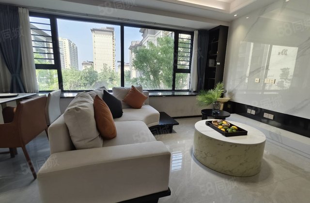 房东急售 走一手 无大税 送车位 储藏室 可以看的 保证真实