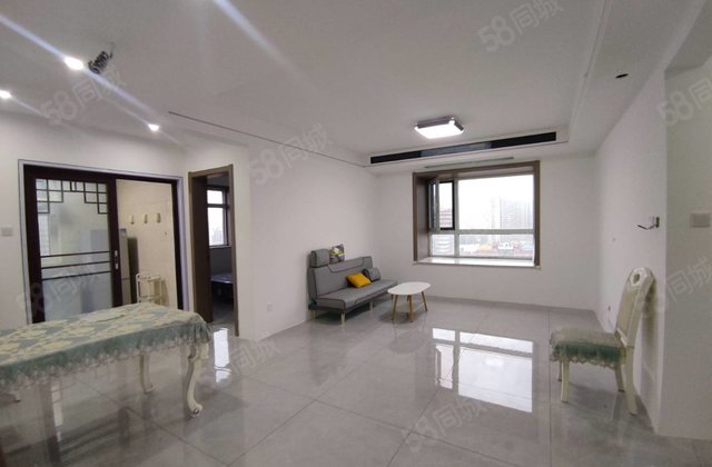 急售红旗  ，文轩本部，新房未住，东边户，车位储藏室看房方便