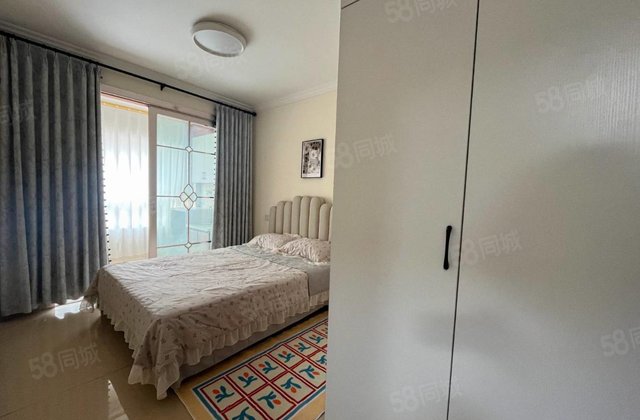 精装3房，送车位，地下室。免大税。锦绣香堤，公园首府