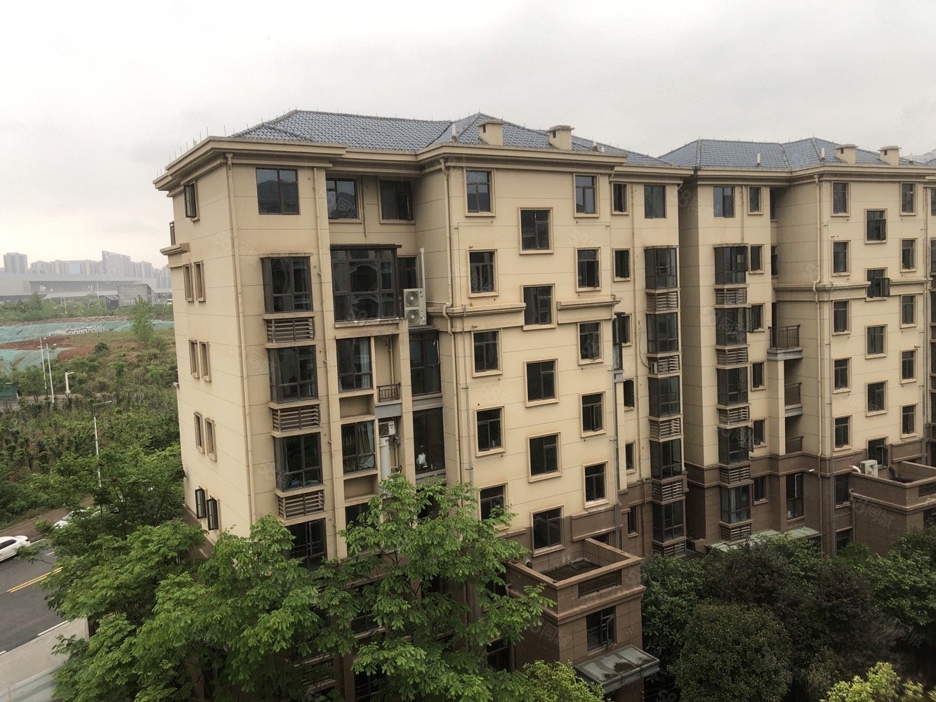 华硕御龙苑4室2厅2卫123.61㎡南北178万