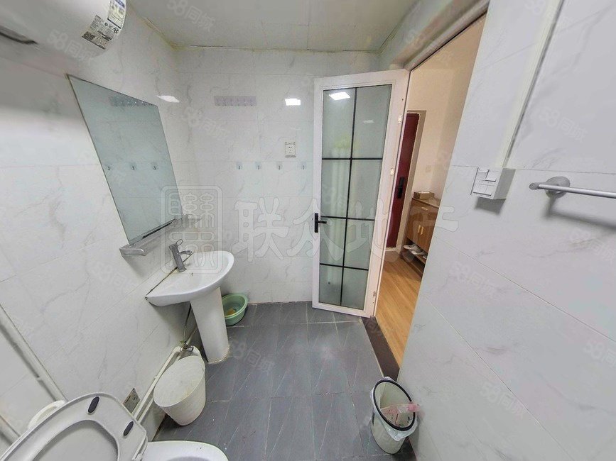 合順家園(西區(qū))1室1廳1衛(wèi)69.83㎡南295萬