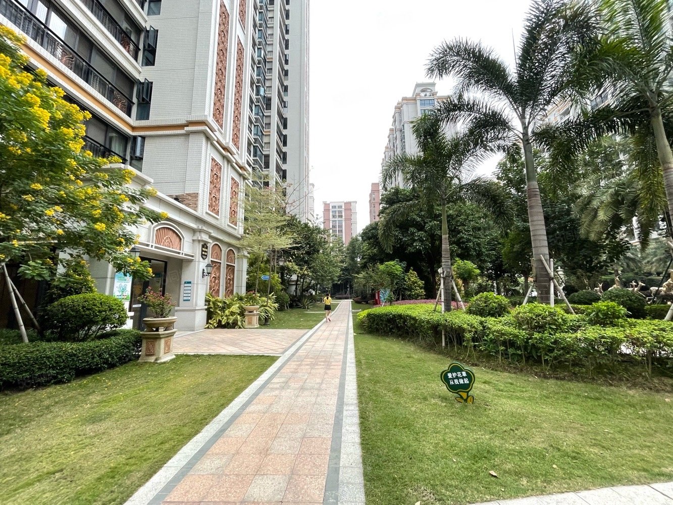 上东华府11幢楼层3房2113方毛坯方12000元