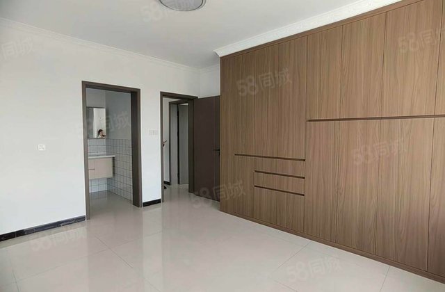 90万，翡翠城电梯精装未住132平，带储藏室