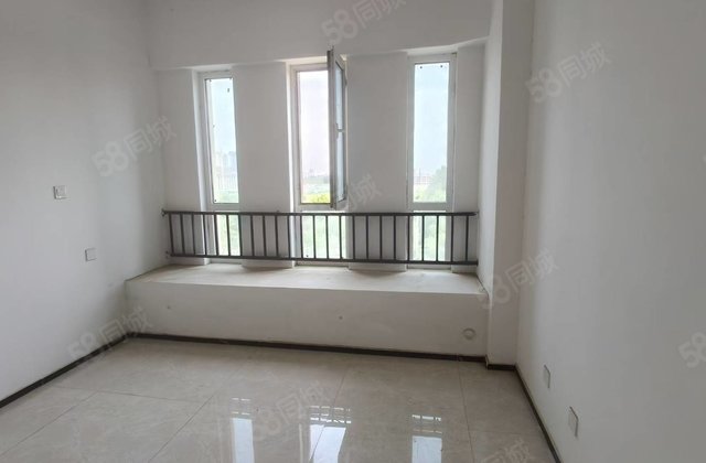 13万6买套房子 香江附近  可分期 可投资 办公  居住