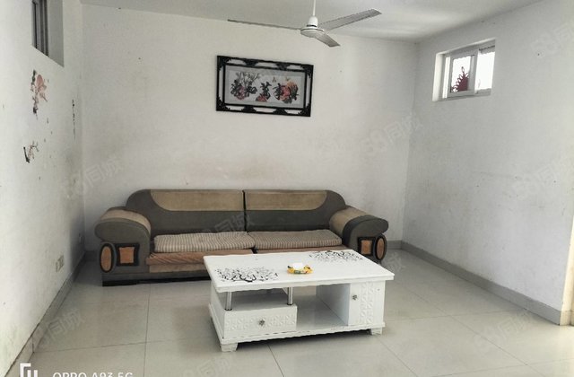 水岸新城，简单装修，户型方正，房东诚心出售