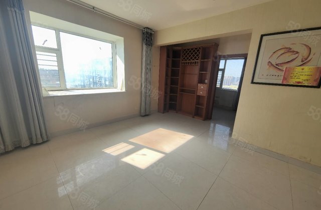 人民公园附近 六中风貌街  西边户宝徕花园 不是顶楼 免大税