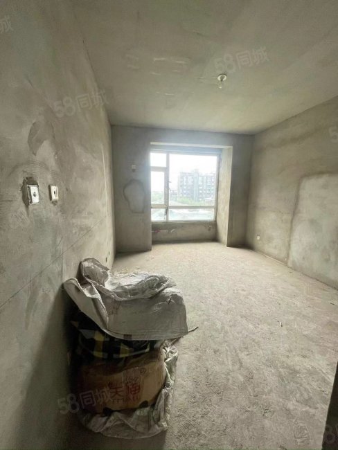 吉粮康郡3室2厅1卫118㎡南北48万