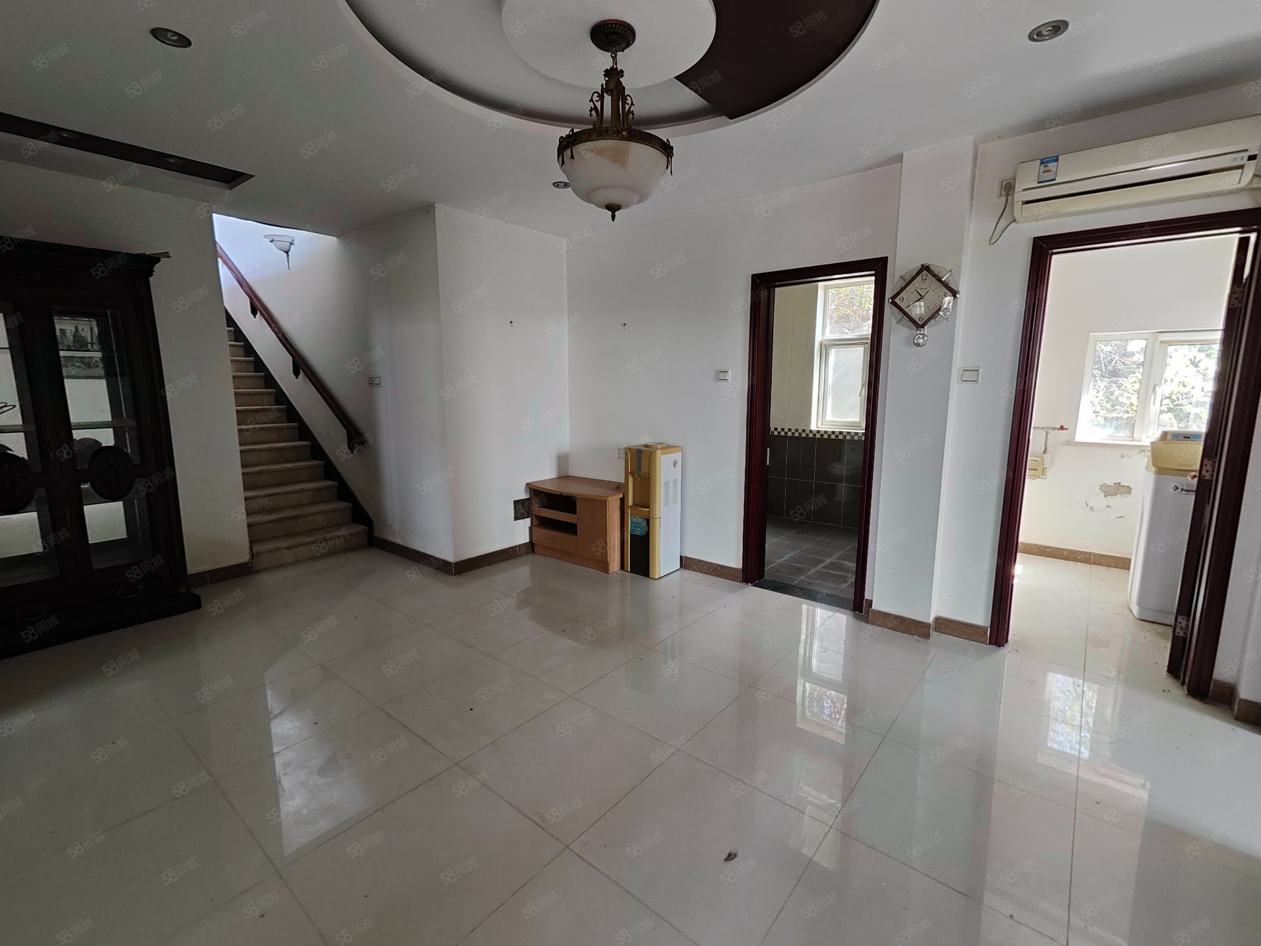 鴻翔花園(別墅)6室4廳5衛(wèi)320.15㎡南北780萬