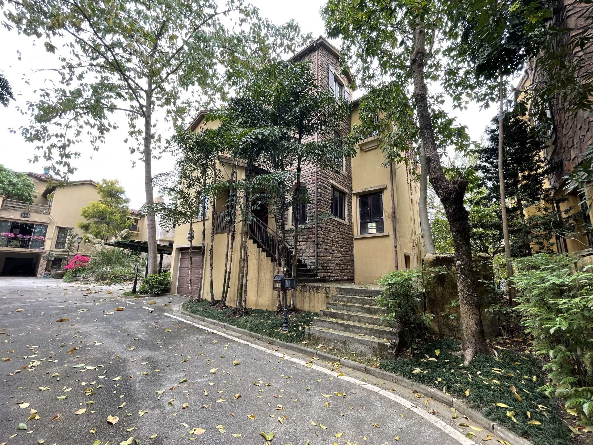 嘉和城蒙特利岛(别墅)6室3厅5卫230㎡南350万