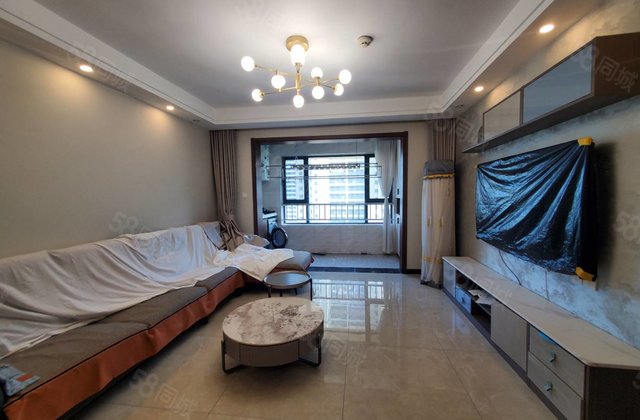 精装 小高层中间楼层带车位地下室三叶草户型一梯一户九州新城