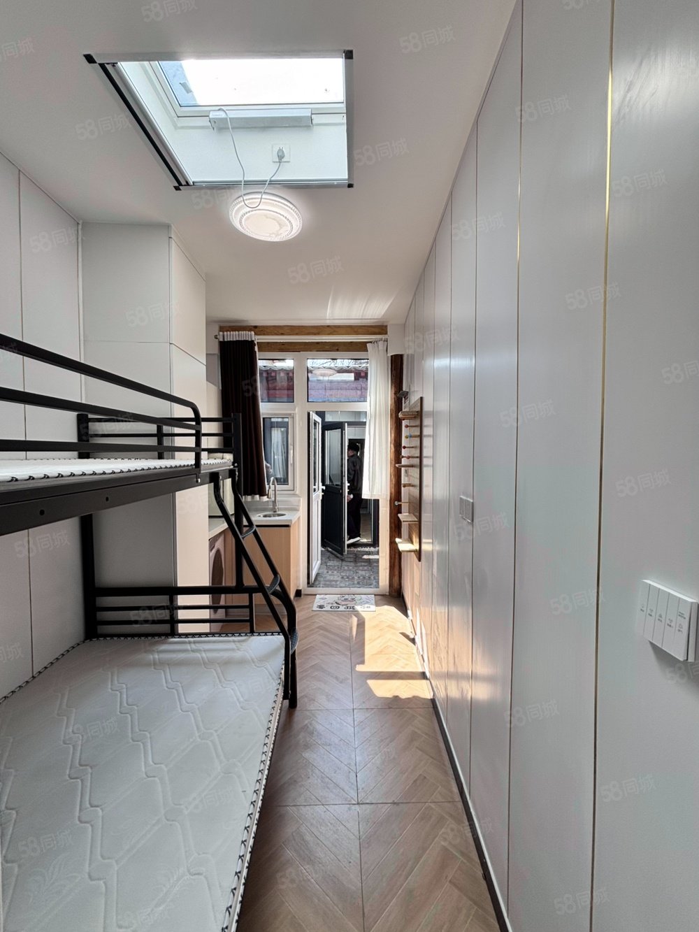 鼓樓東大街小區(qū)1室0廳1衛(wèi)12.1㎡南北180萬