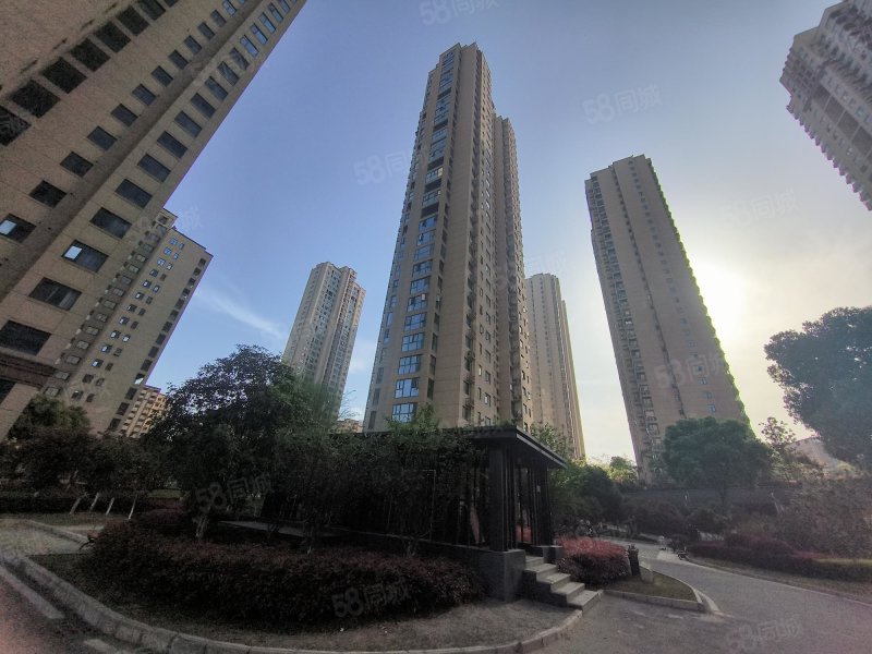 中瑞领航城3室2厅2卫121㎡南70万