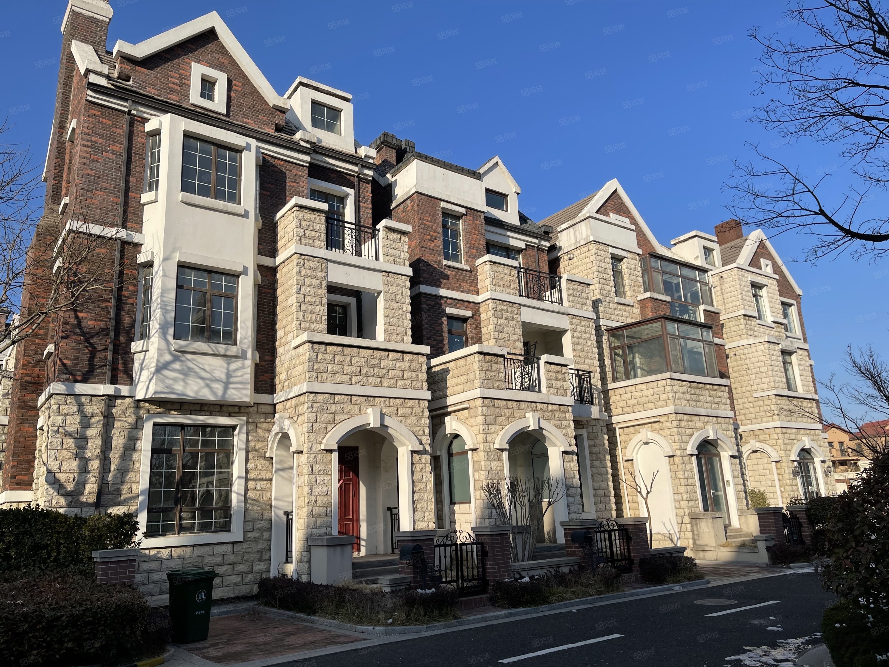 北航大学蓝谷独栋别墅280平带大院子带车位 地铁11号站口