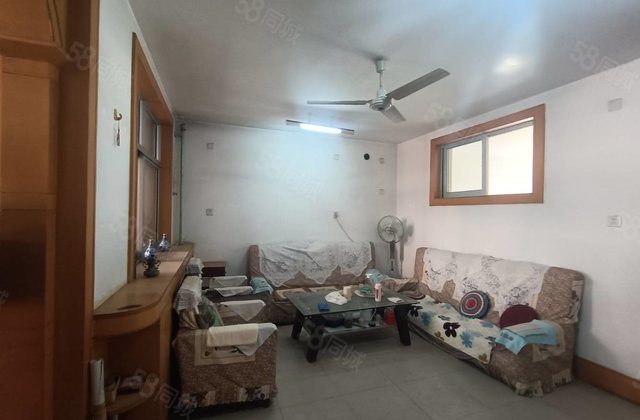 东昌总校北顺三中对过家属院低楼层 停车方便标准三室两厅