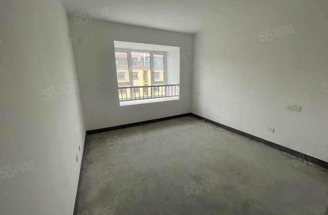 洋房顶层复式！带80平大露台！开发区江北水镇！走一手！别墅区