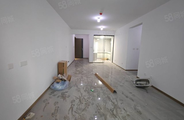 民生海通城市芳华 有电梯 小三居 精装可拎包入住 次新小区，