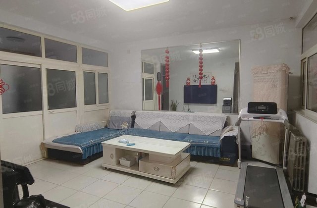 香江 万达附近 单位家属院  三室两厅 105平 42万