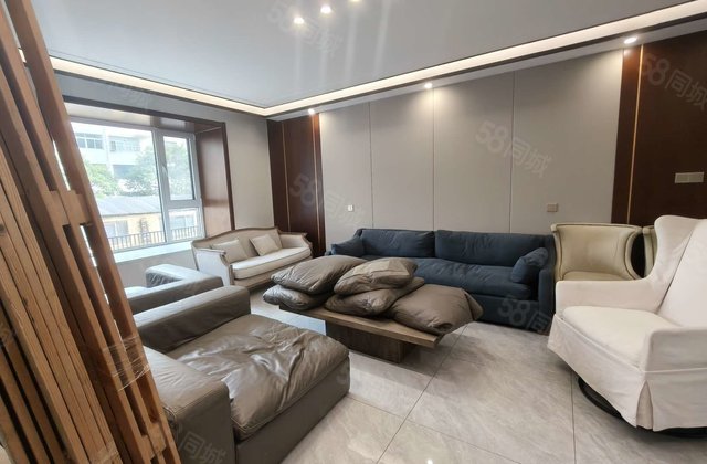 阳光  ，实验！月亮湾E区140平地上带车库，精装修！颐馨园