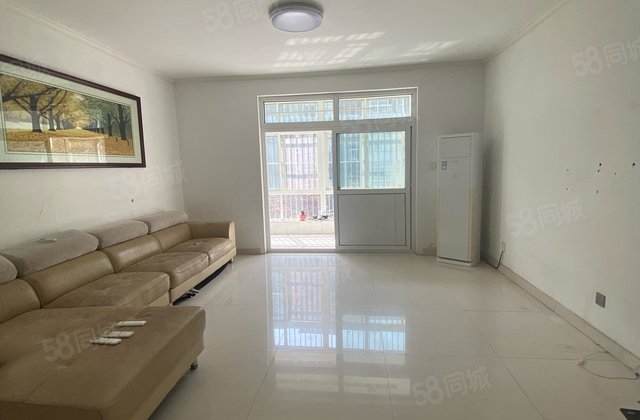 出门湖边腾龙广场旁边  名人苑三期 三室两天两卫 看房有钥匙