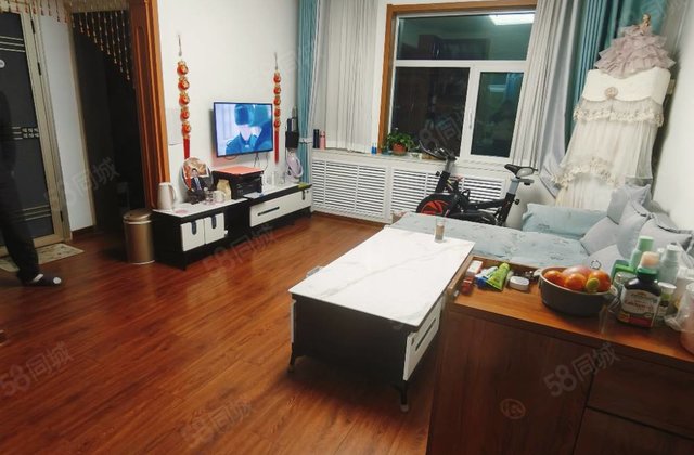 出门就是文轩，外国语，龙山北区，卫生间有窗户，山水文园