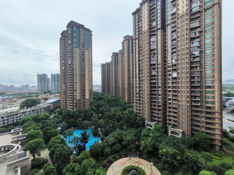 雅居乐剑桥郡剑桥汇5室3厅5卫347.17㎡南北1750万