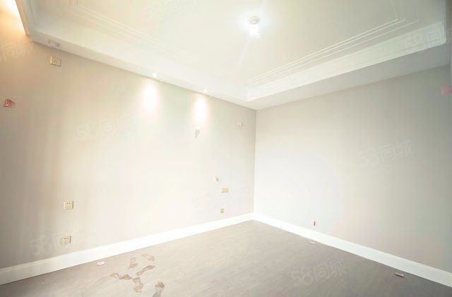 融创御湖宸院4室2厅168㎡190万二手房图片