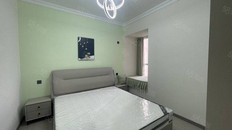 桐达果岭4室2厅2卫158㎡南北67.8万