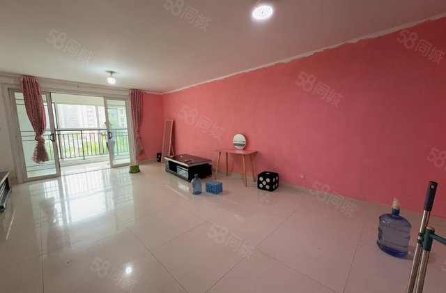 阿卡五期 三室南北双阳台 双卫   位置