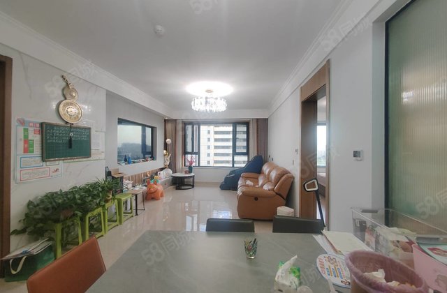 独梯独户 电梯9楼 三叶草三室双卫带车储 精装修