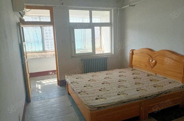 东昌总部五星广场广场北邻单位家属院健康楼层，停车非常方便