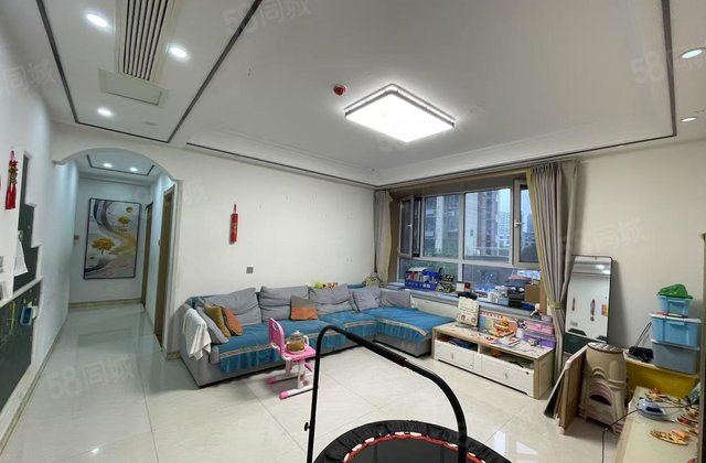 金柱大学城小A区，精装四室，带车位储藏室，看房方便