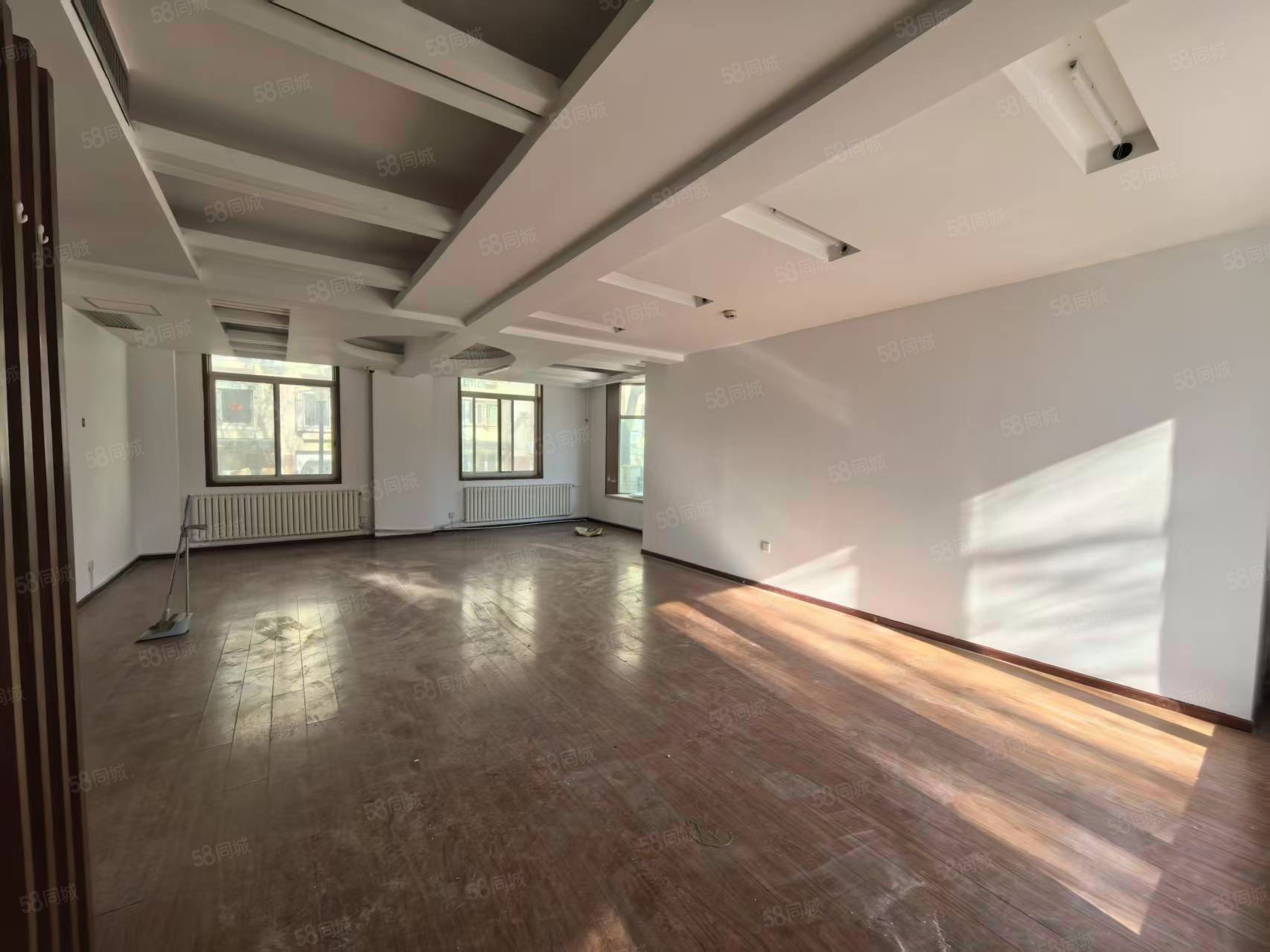 聽濤雅苑(別墅)4室2廳3衛(wèi)335.82㎡南北1400萬