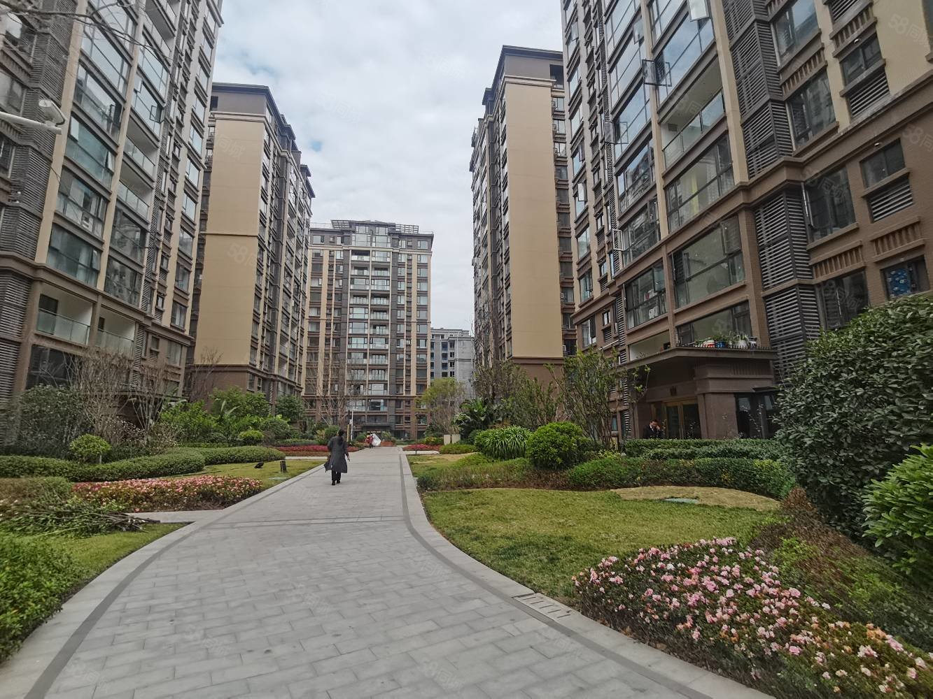 邦泰花园城3室2厅2卫120㎡南83万