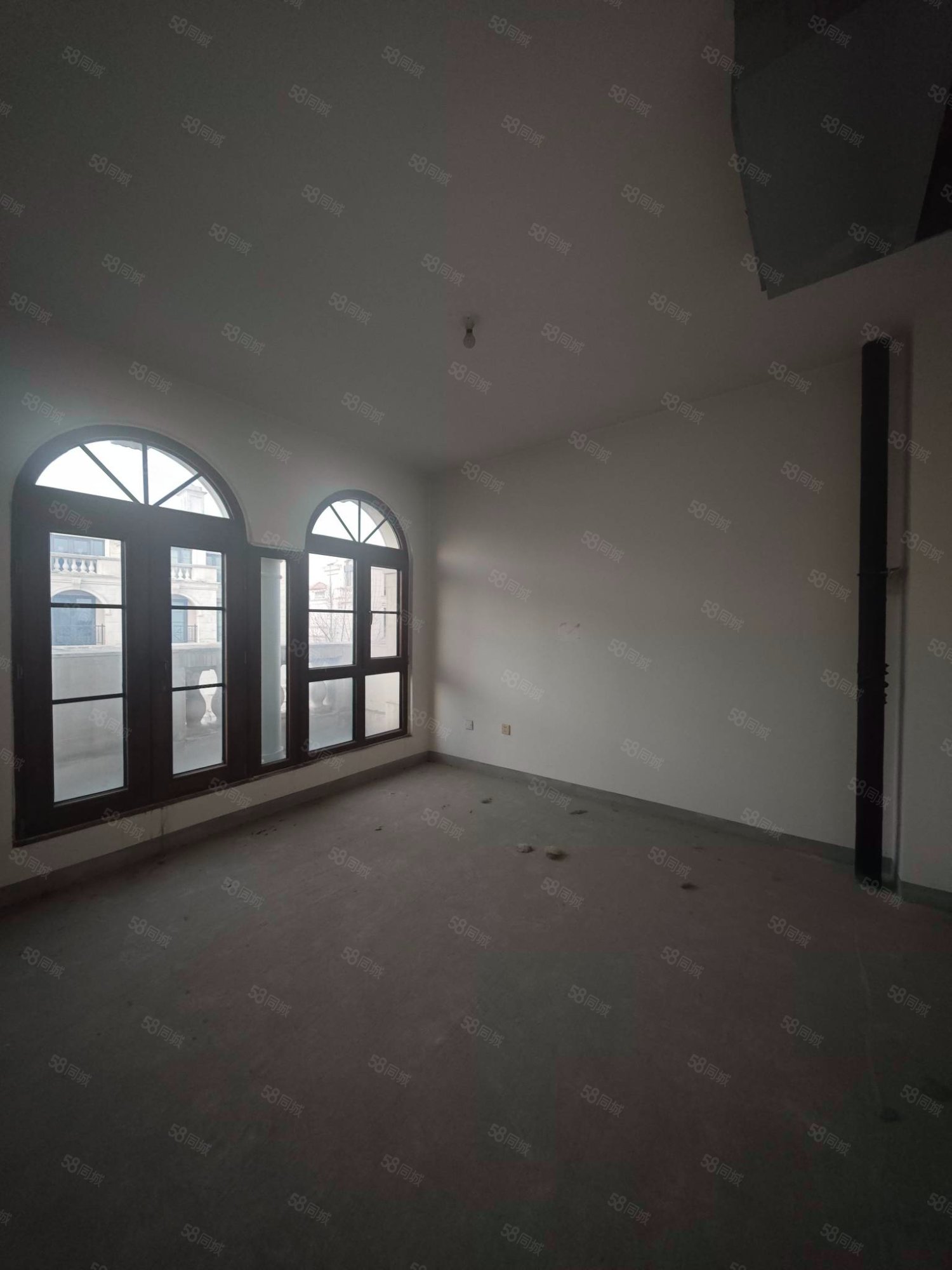 融創(chuàng)千章墅4室2廳3衛(wèi)256.09㎡南北970萬