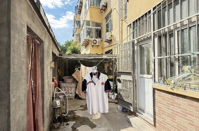 文轩 一中 外国语一楼带院50平 独立外门 一建家属院 急售