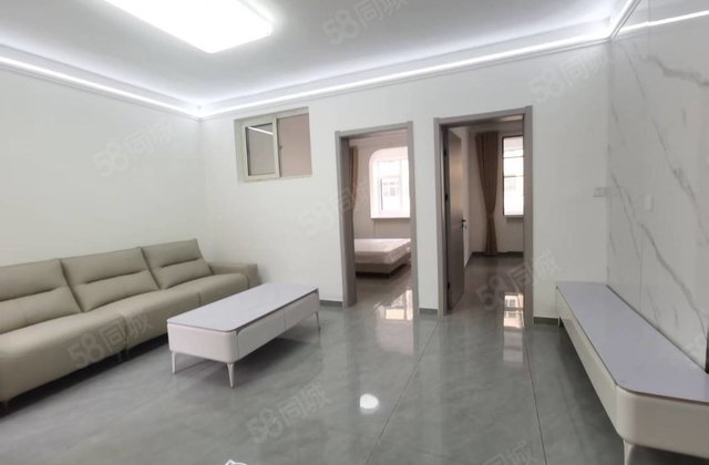 公园对过 东昌中学 精装三室 免大税 送储藏室69.9