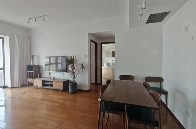 蓝堡国际公寓3室2厅138.34㎡990万二手房图片