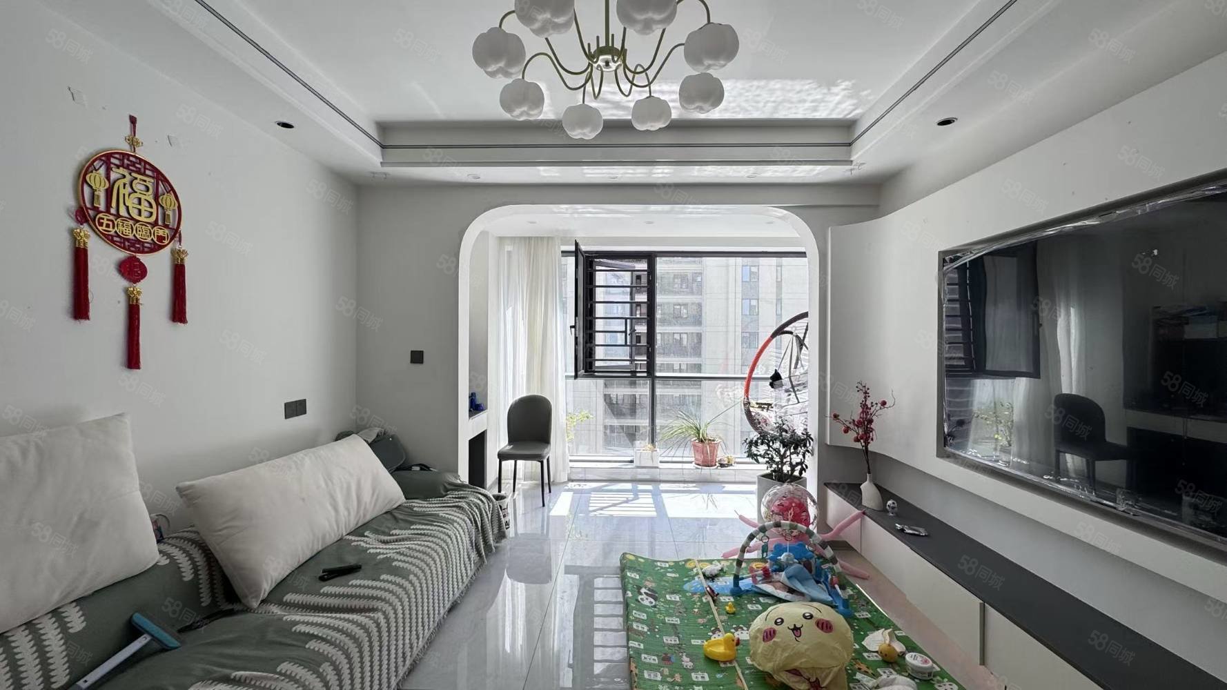 合景泰富云湖天镜3室2厅2卫110㎡南北73.8万