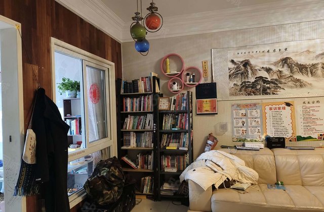 阳光  实验月亮湾B区电梯房三室带储藏室颐馨园和馨园贵华苑