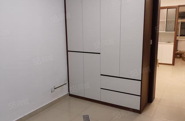 诚心出售 正南朝向 近医院 小三居 商业配套成熟 价格美丽