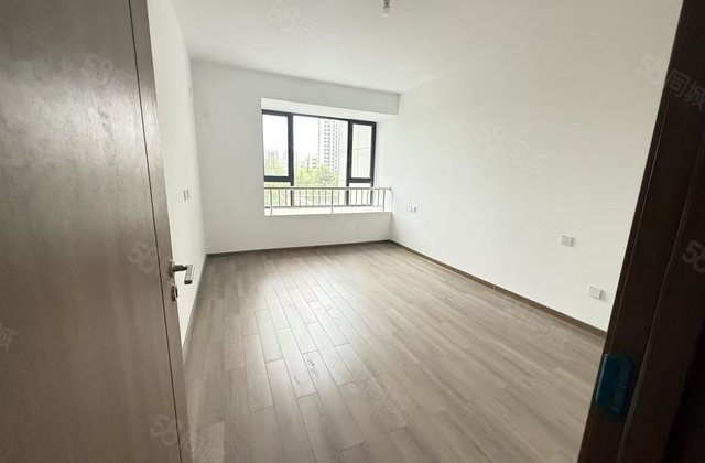 急售：  实验城市玖玺，三叶草户型， 南排无遮挡。