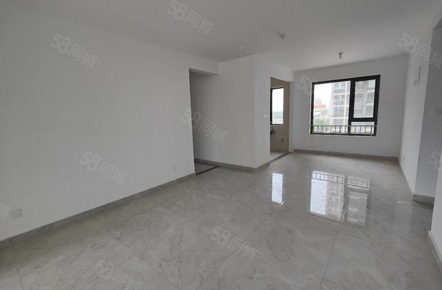 万达南邻 江山印 西边户带车位储藏室 诚心出售