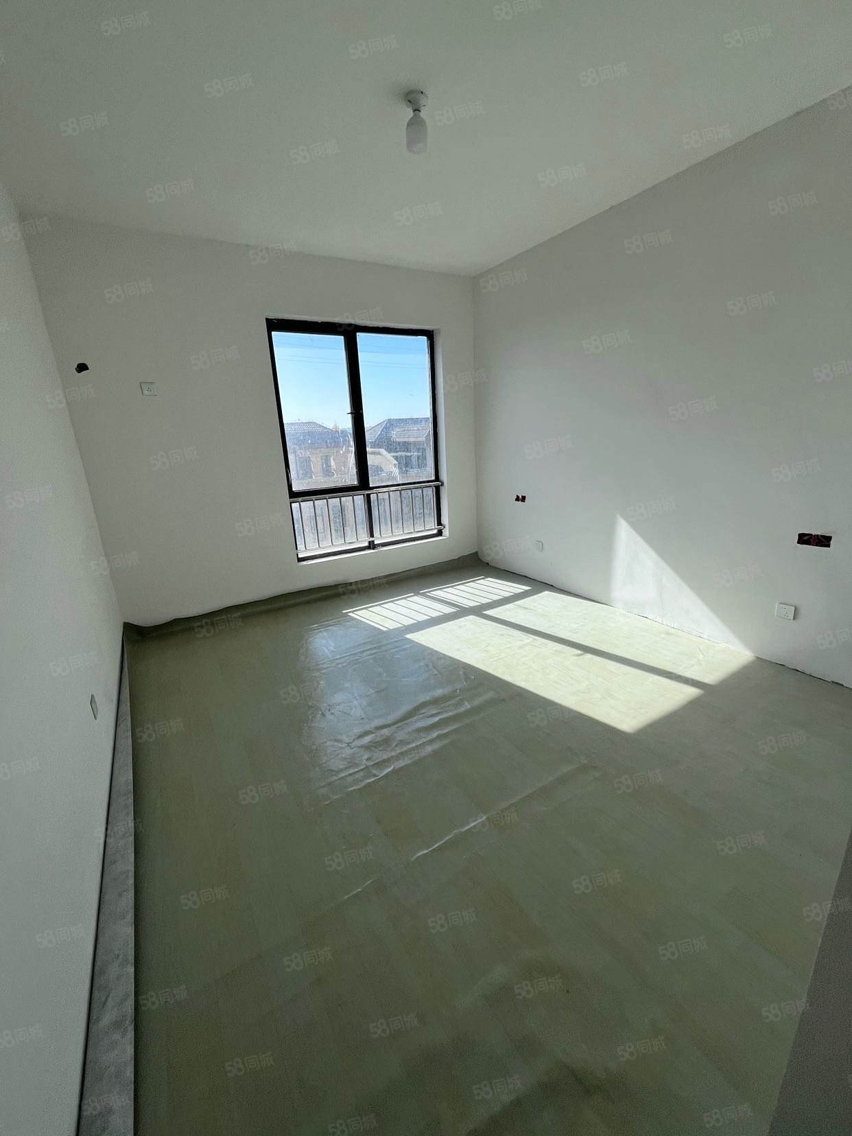 逍遥绿苑4室2厅2卫177㎡东140万