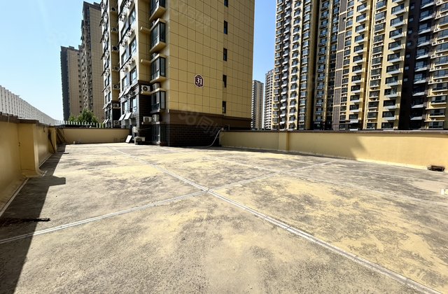 房东急售 喜欢大露台的看这里 独享露台面积比房大